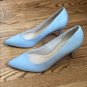 NWT Life Stride Pearl Blue Pumps